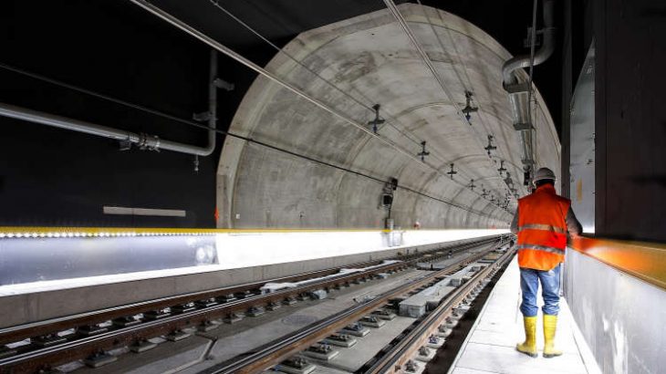 Service Worker on Zurich train tunnel
